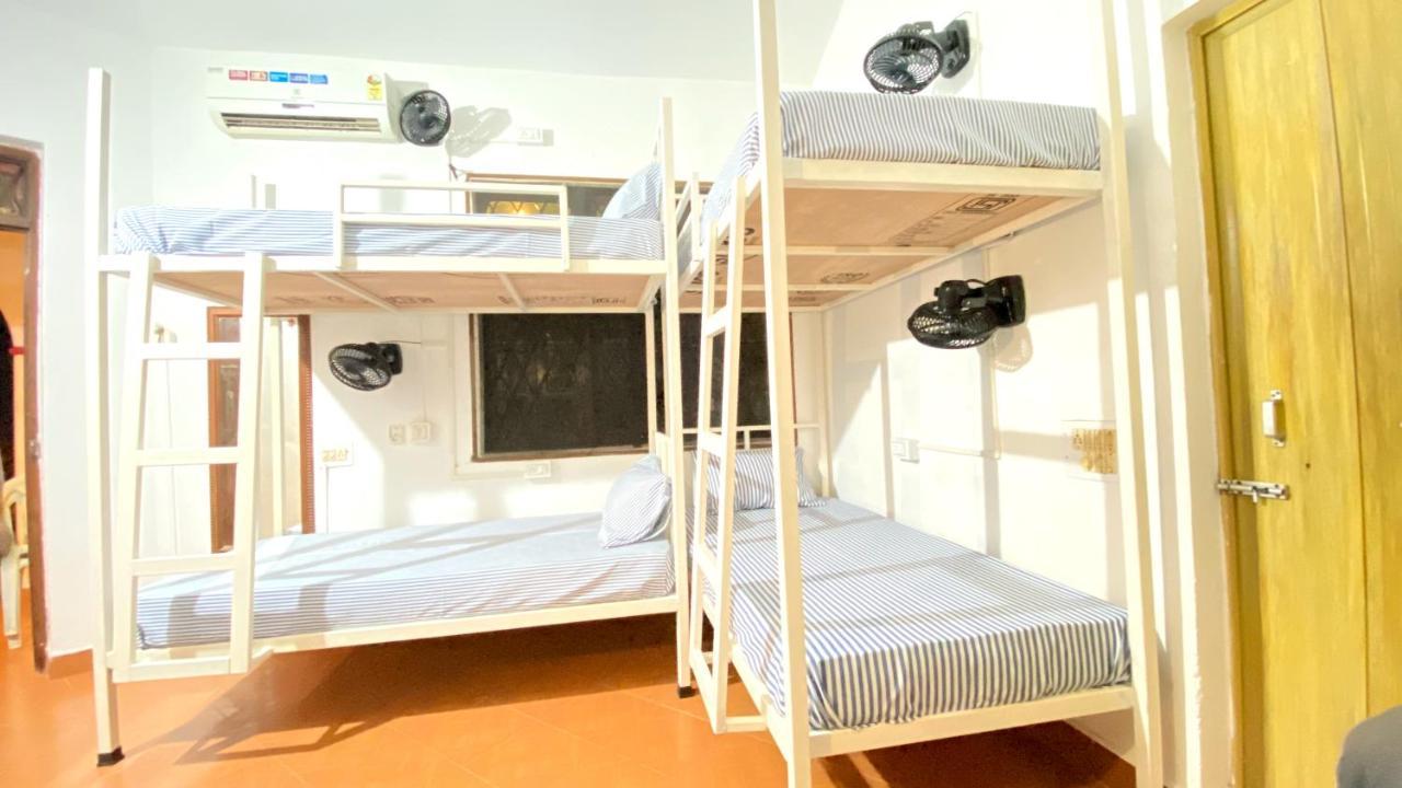 Mitra Hostel Вагатор Екстер'єр фото
