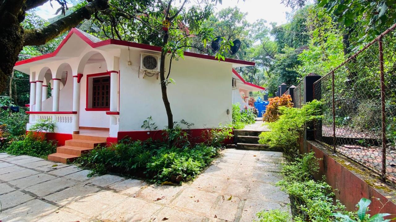 Mitra Hostel Вагатор Екстер'єр фото