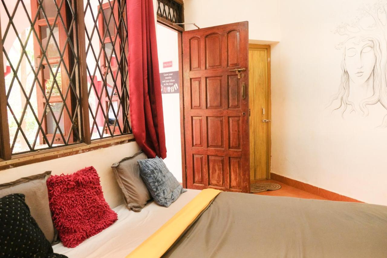 Mitra Hostel Вагатор Екстер'єр фото