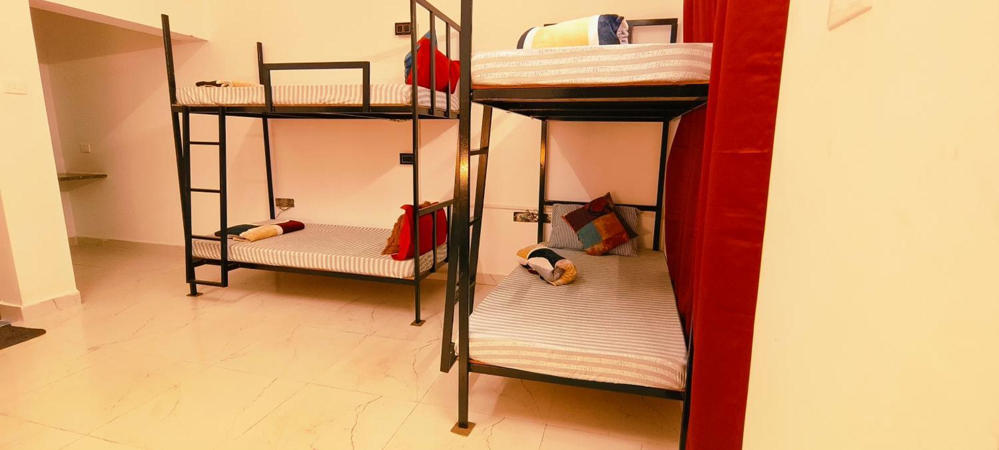 Mitra Hostel Вагатор Екстер'єр фото