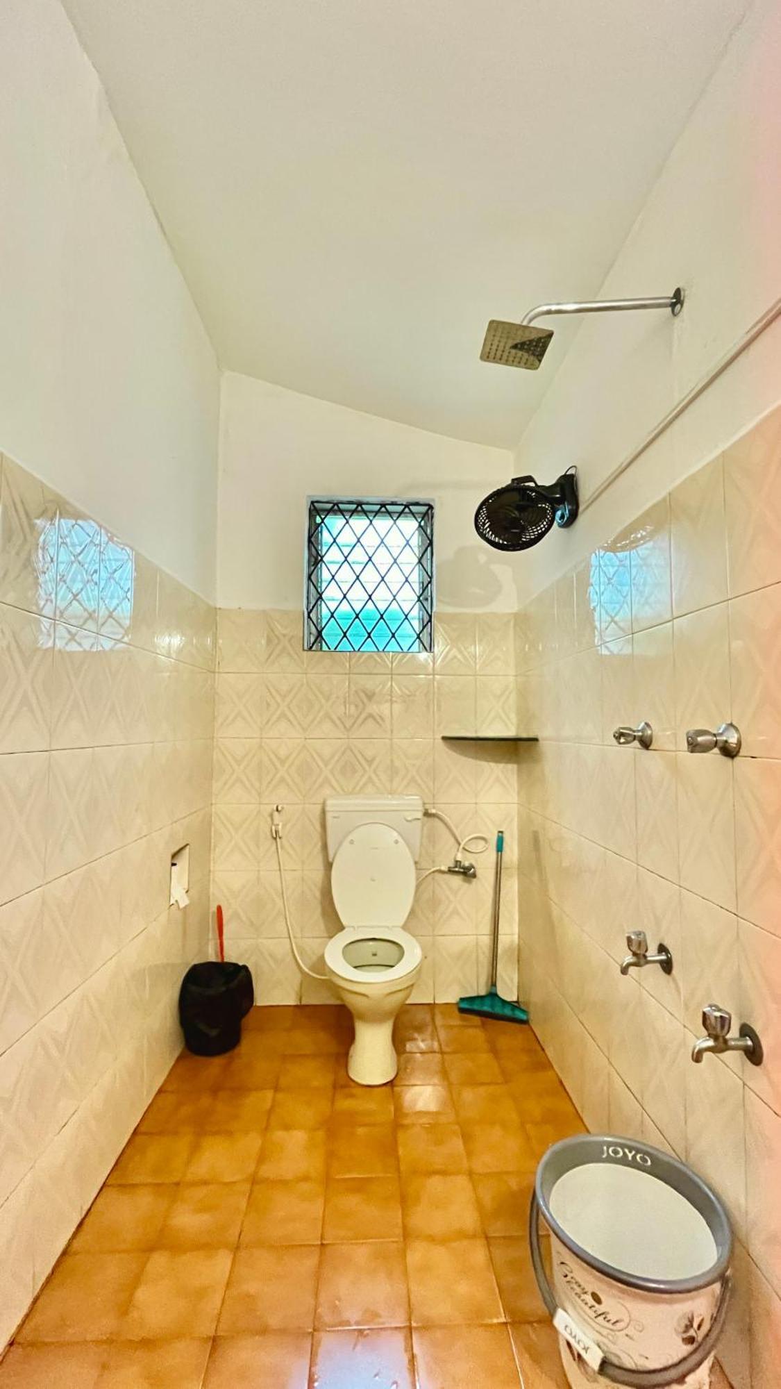 Mitra Hostel Вагатор Екстер'єр фото