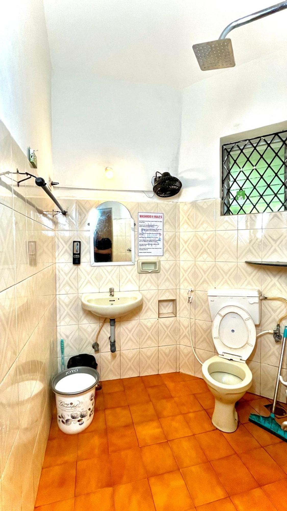 Mitra Hostel Вагатор Екстер'єр фото